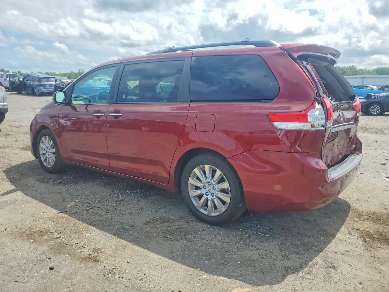 2013 TOYOTA SIENNA