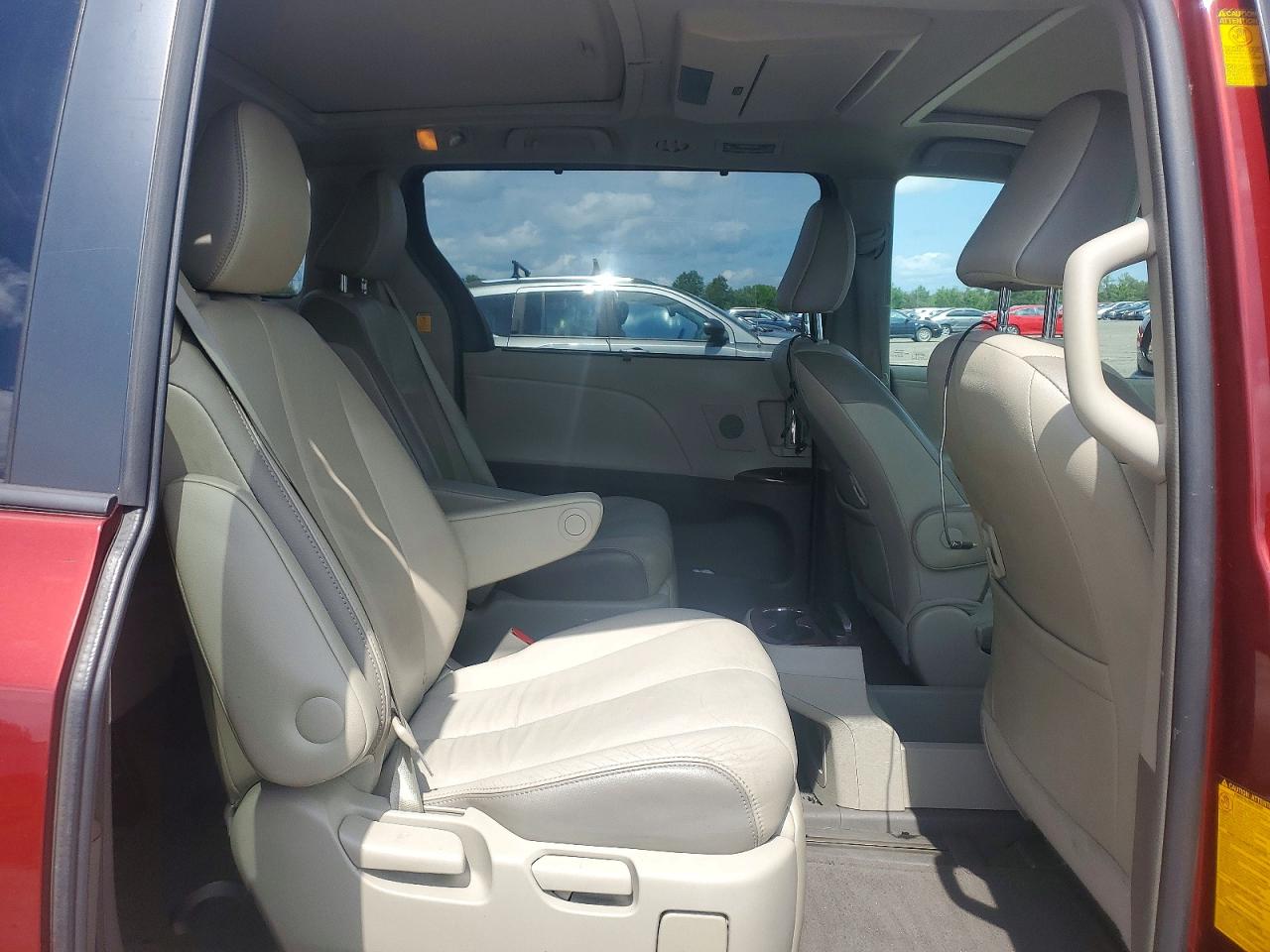 2013 TOYOTA SIENNA
