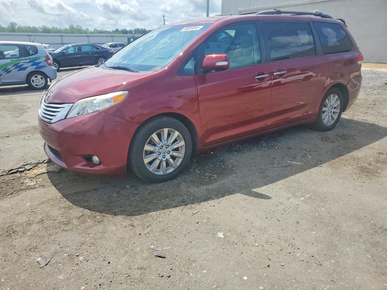 2013 TOYOTA SIENNA