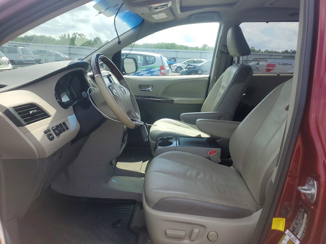 2013 TOYOTA SIENNA