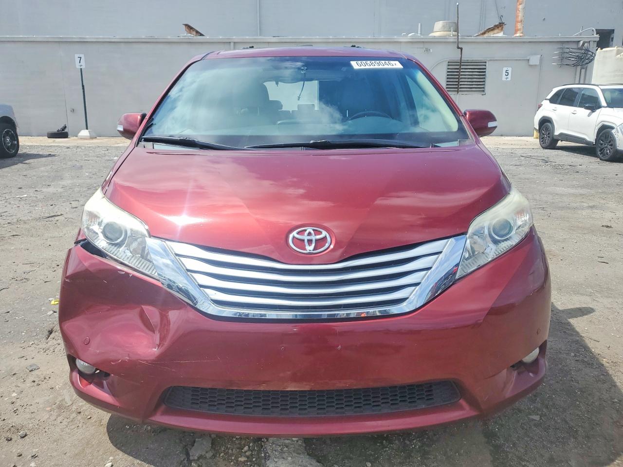 2013 TOYOTA SIENNA