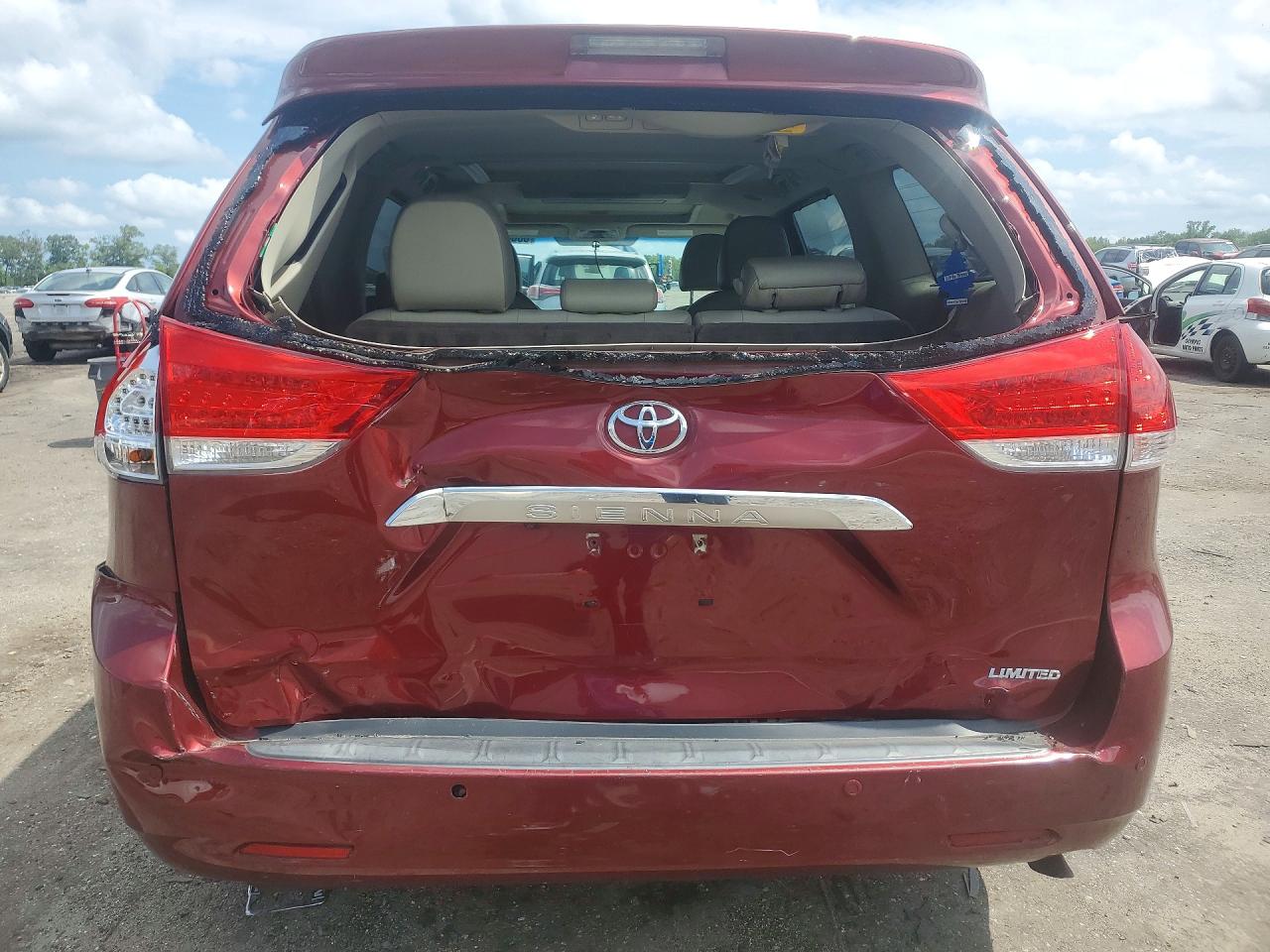 2013 TOYOTA SIENNA