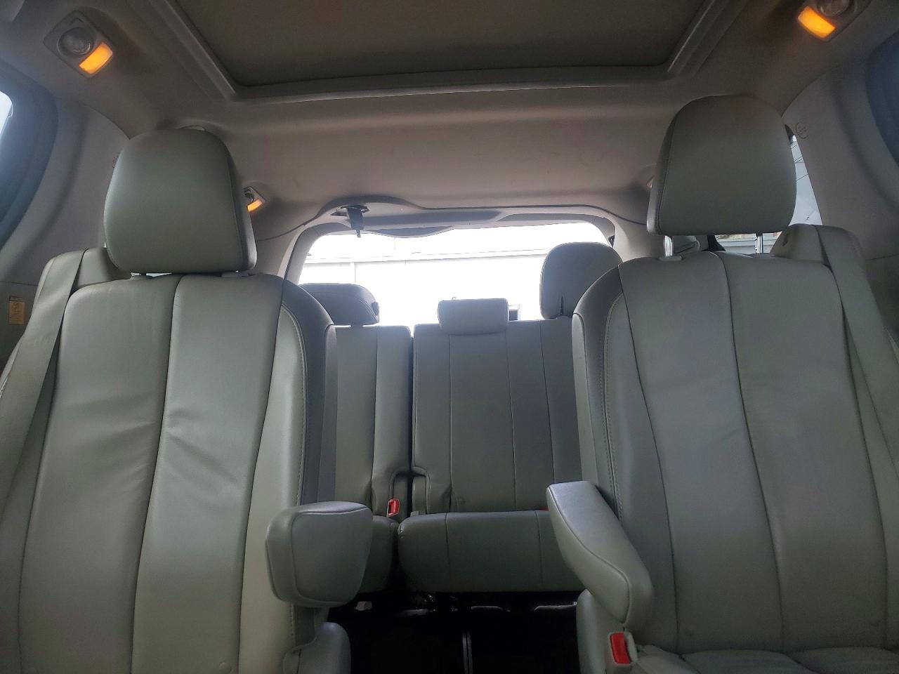 2013 TOYOTA SIENNA