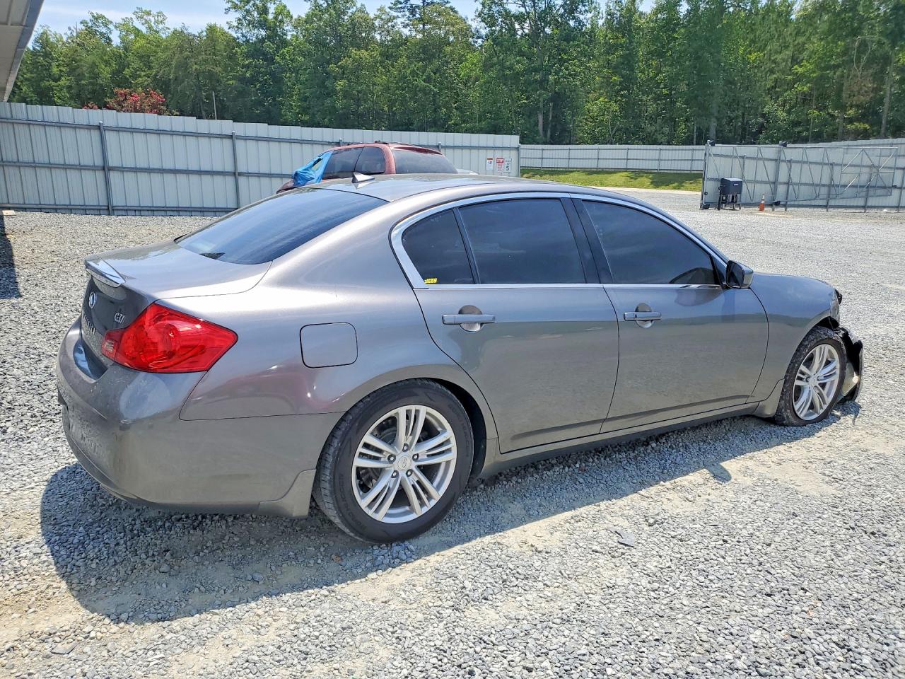 2013 INFINITI G37