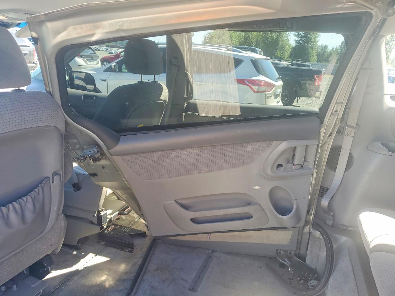 2006 TOYOTA SIENNA