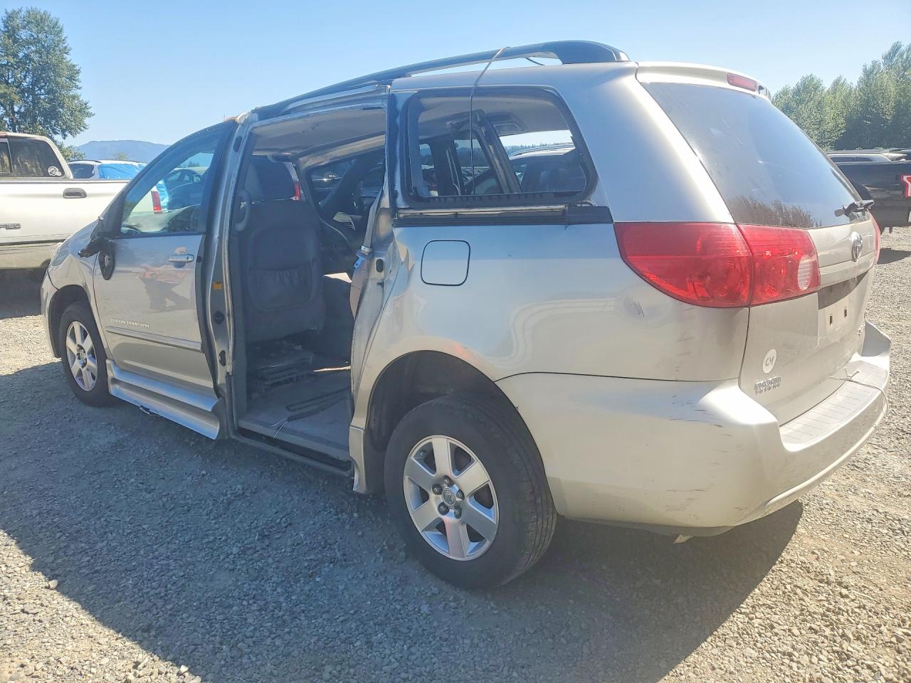 2006 TOYOTA SIENNA