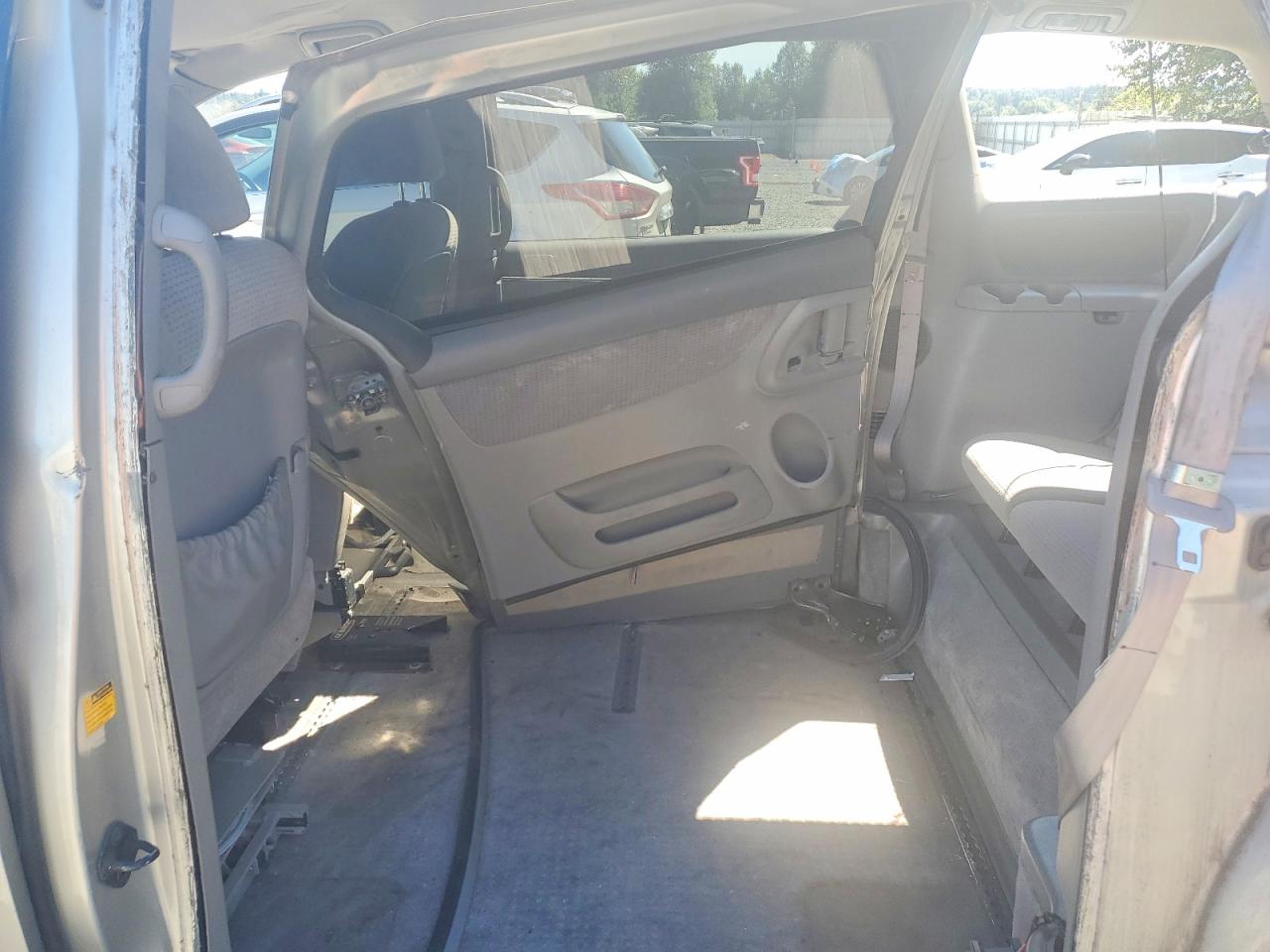 2006 TOYOTA SIENNA