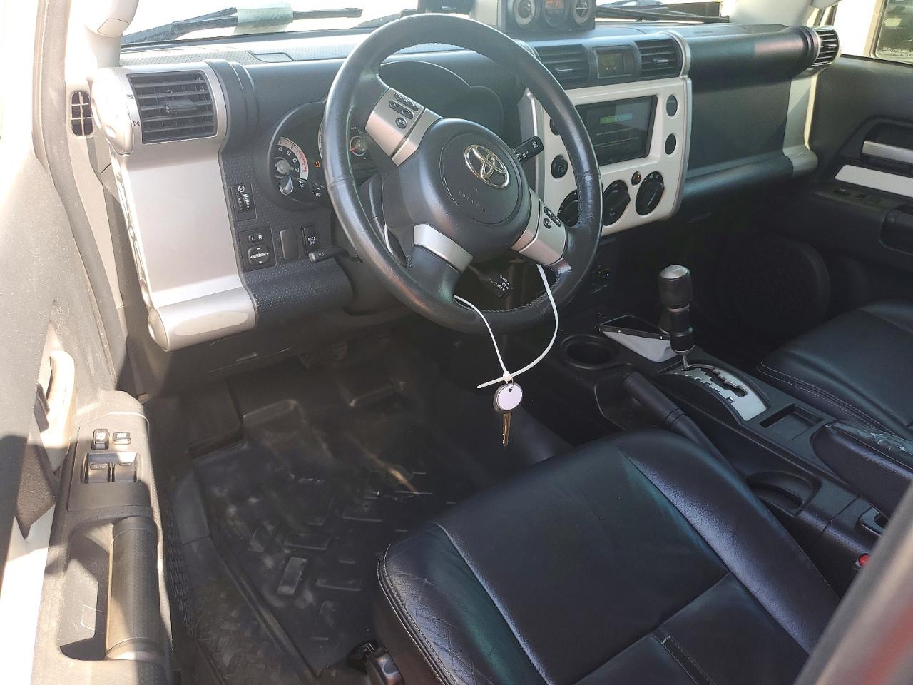 2011 TOYOTA FJ CRUISER