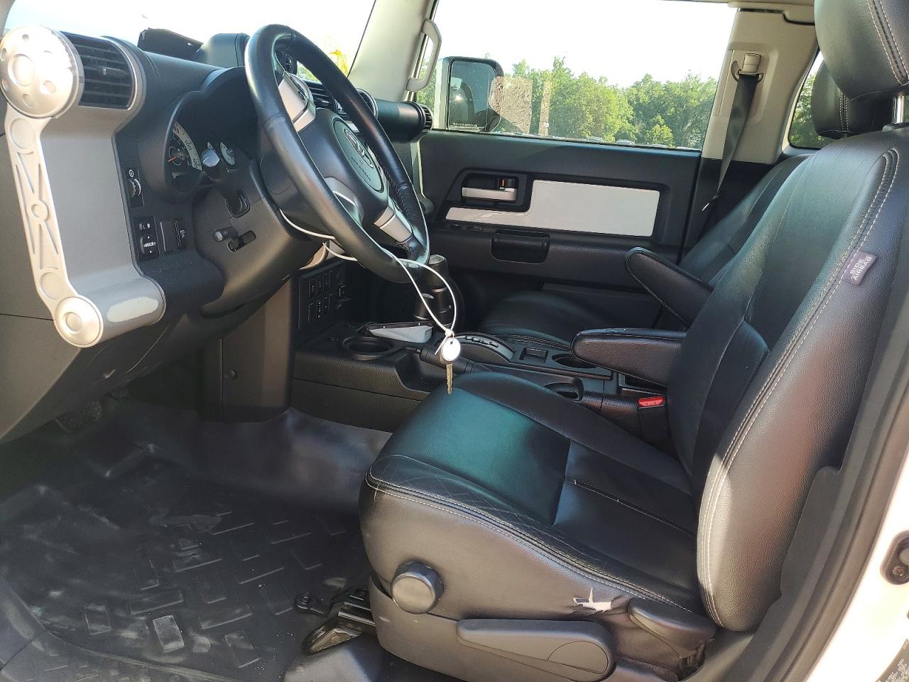2011 TOYOTA FJ CRUISER