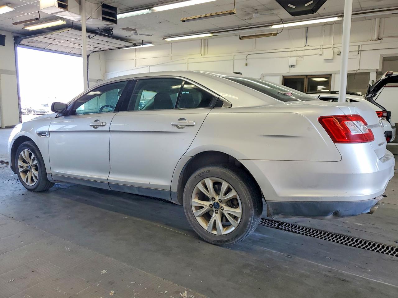 2011 FORD TAURUS