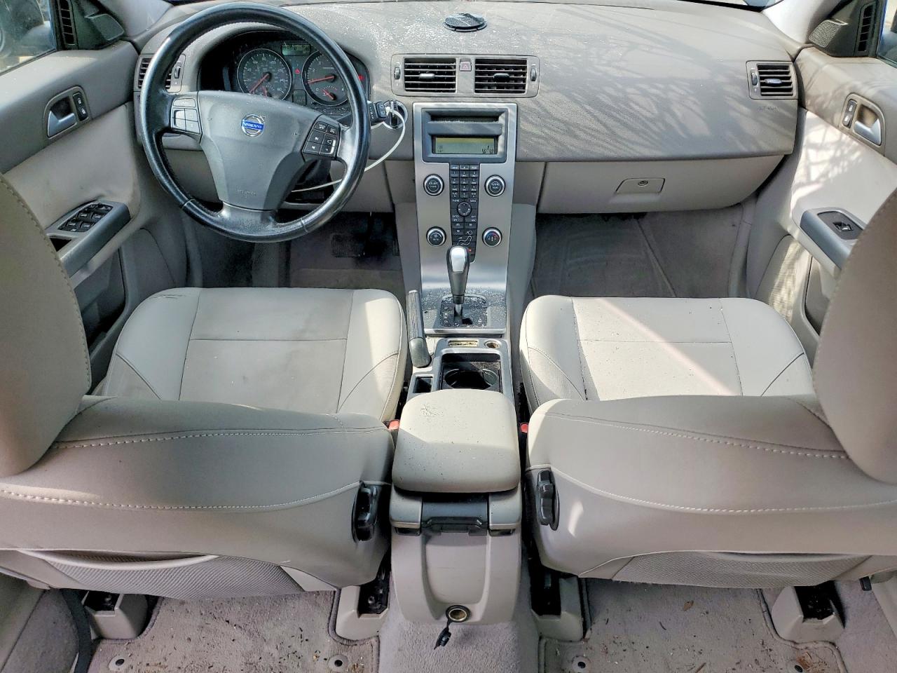 2010 VOLVO V50