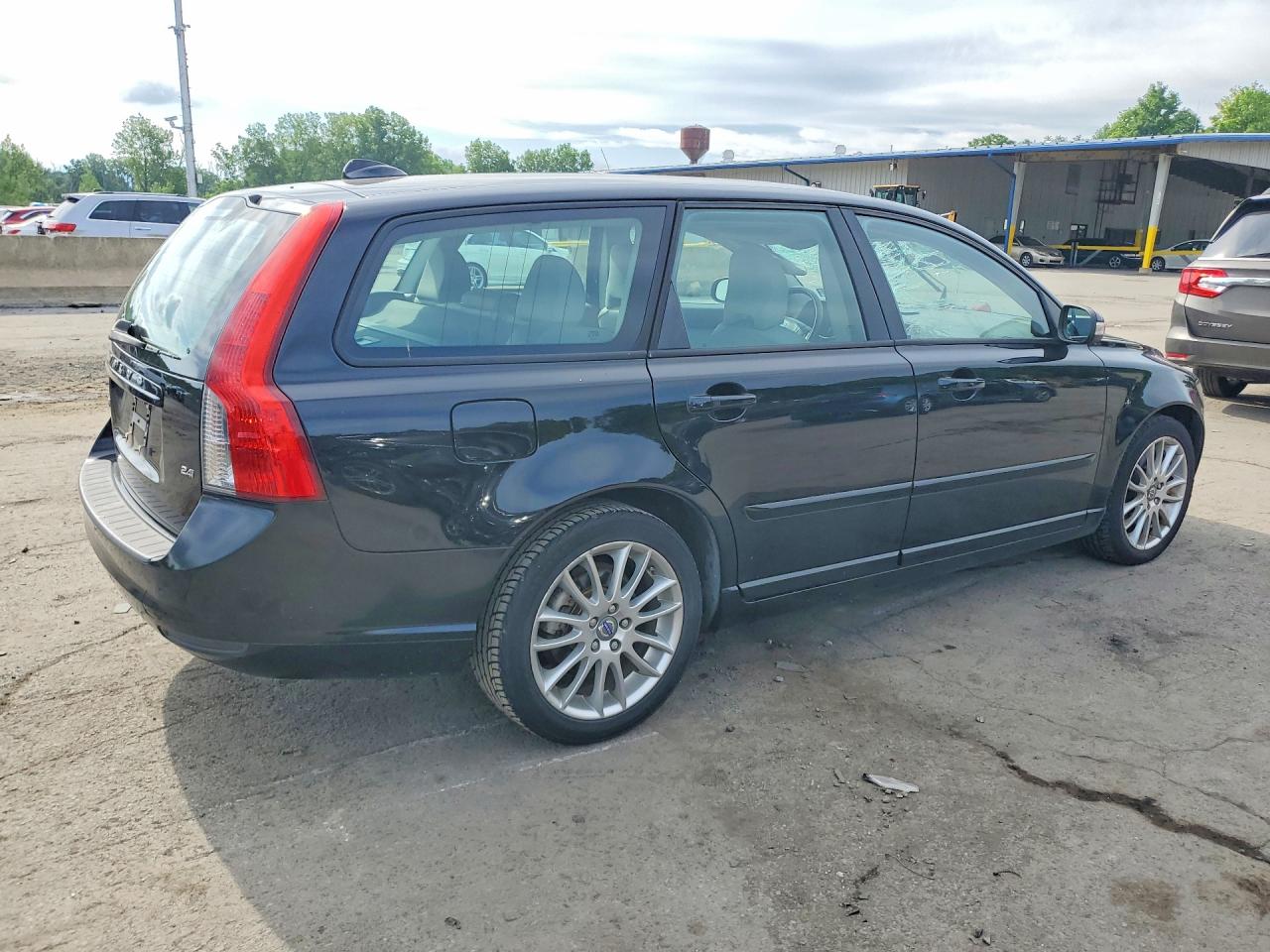 2010 VOLVO V50
