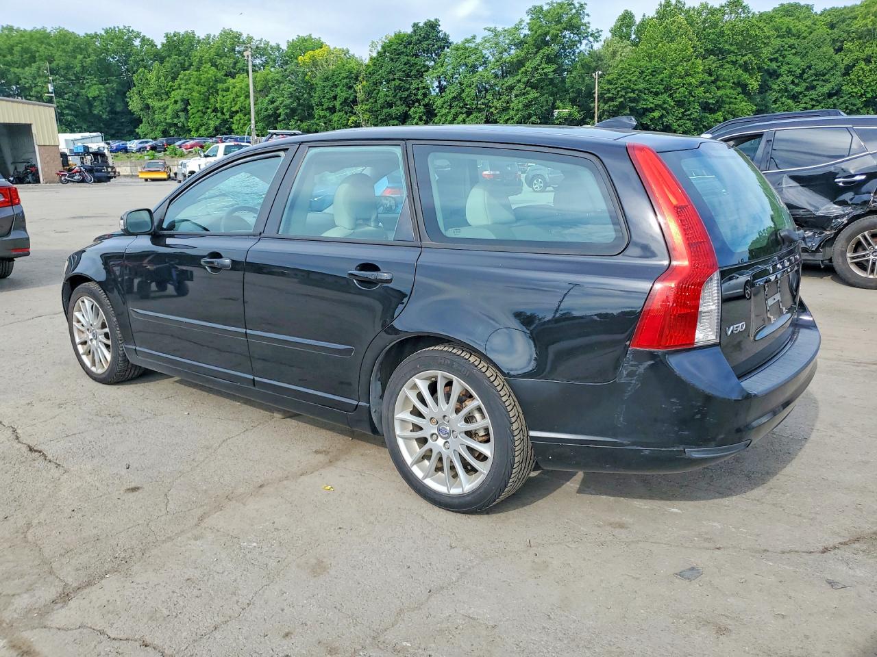 2010 VOLVO V50