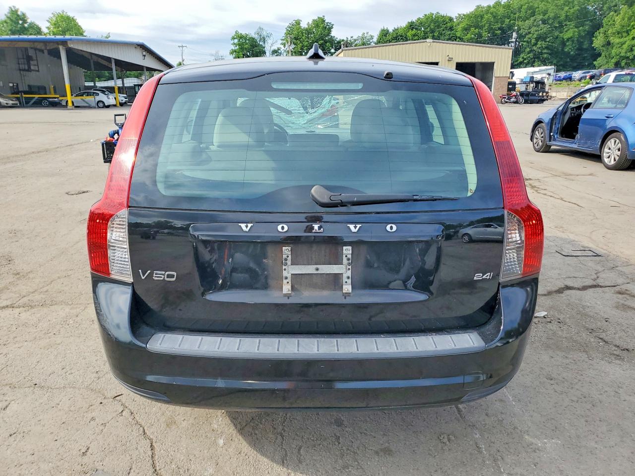 2010 VOLVO V50
