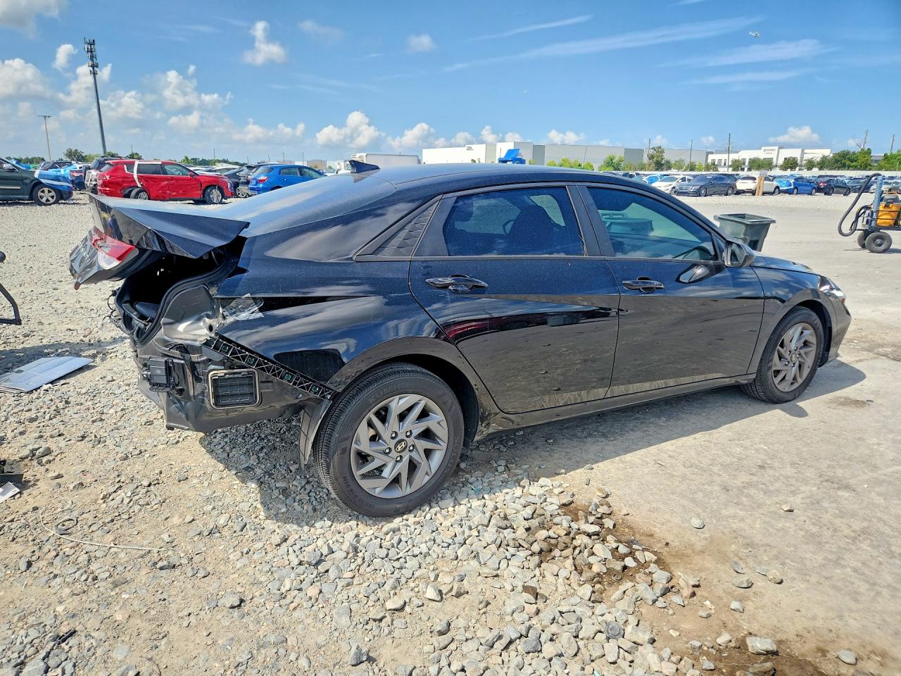 2024 HYUNDAI ELANTRA