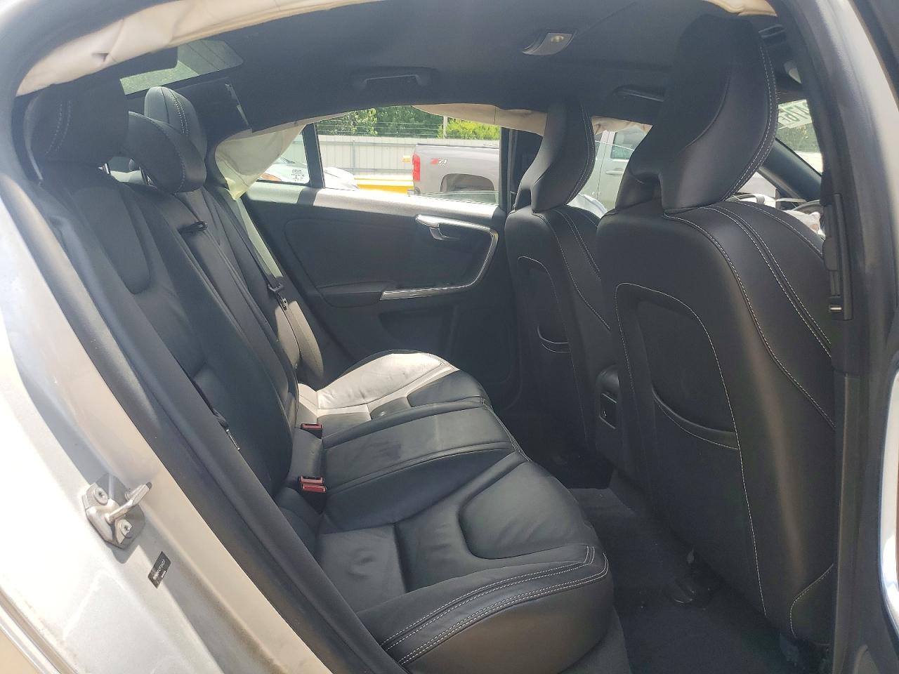 2015 VOLVO S60
