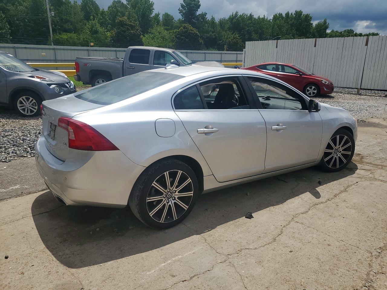 2015 VOLVO S60