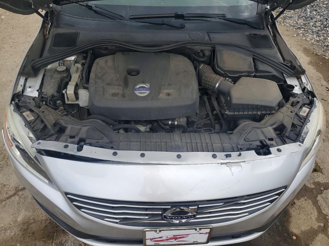 2015 VOLVO S60