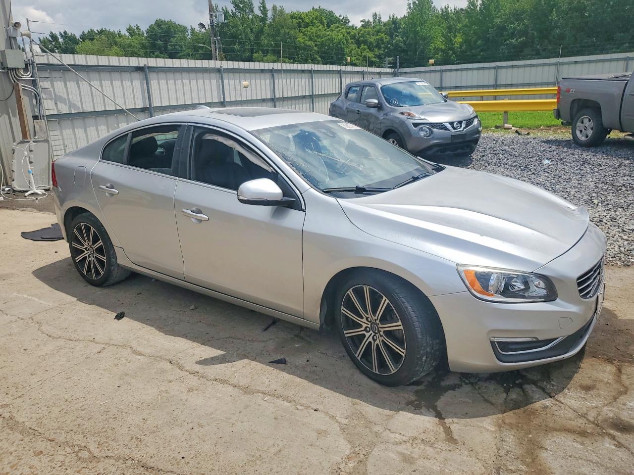 2015 VOLVO S60
