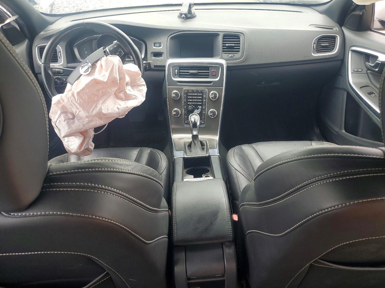 2015 VOLVO S60