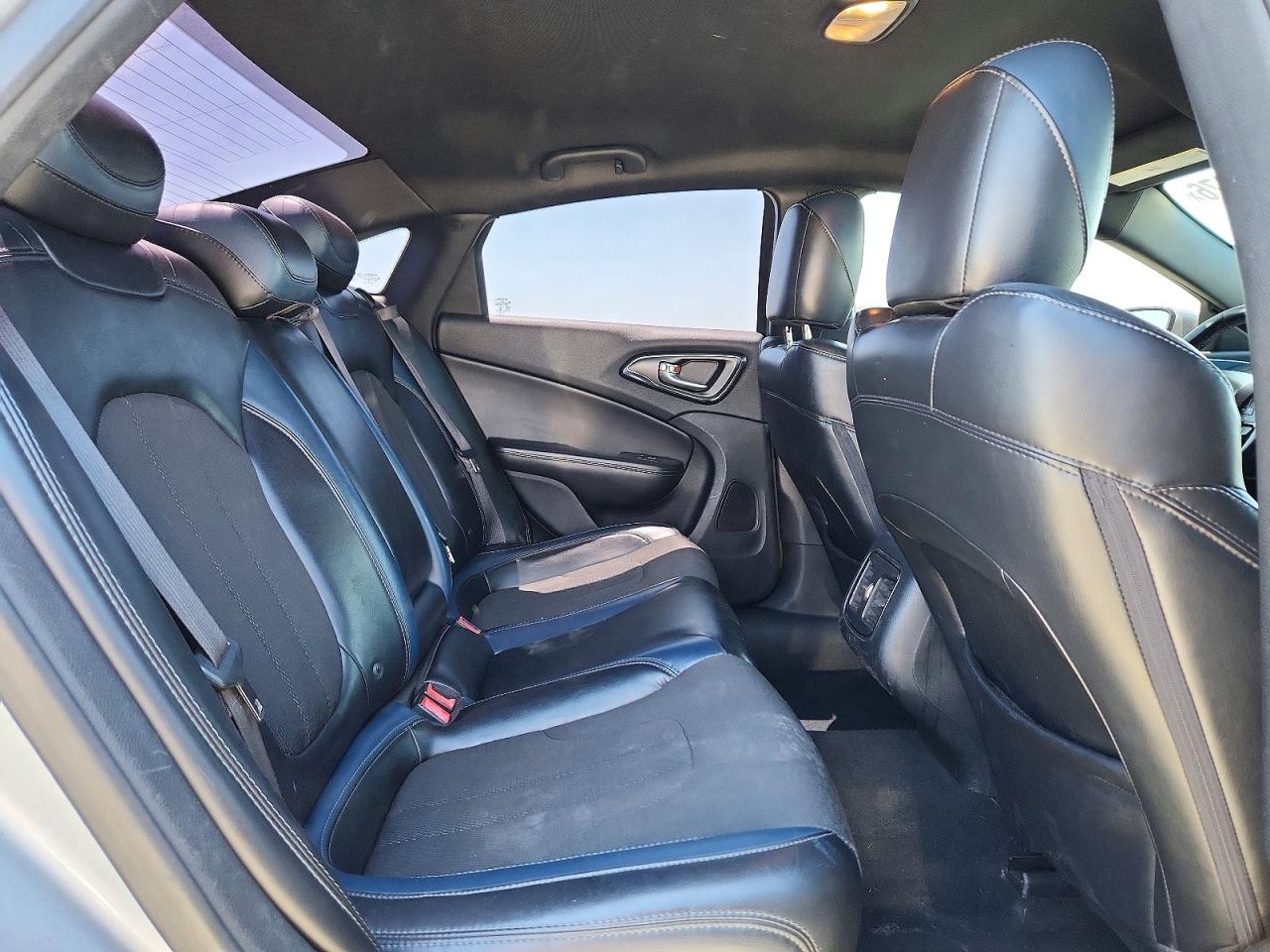 2015 CHRYSLER 200