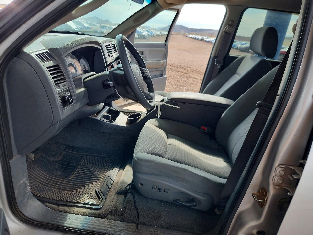 2005 DODGE DAKOTA