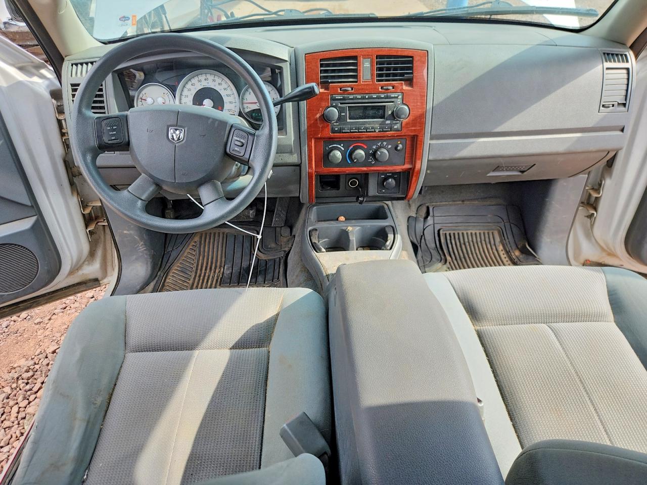 2005 DODGE DAKOTA