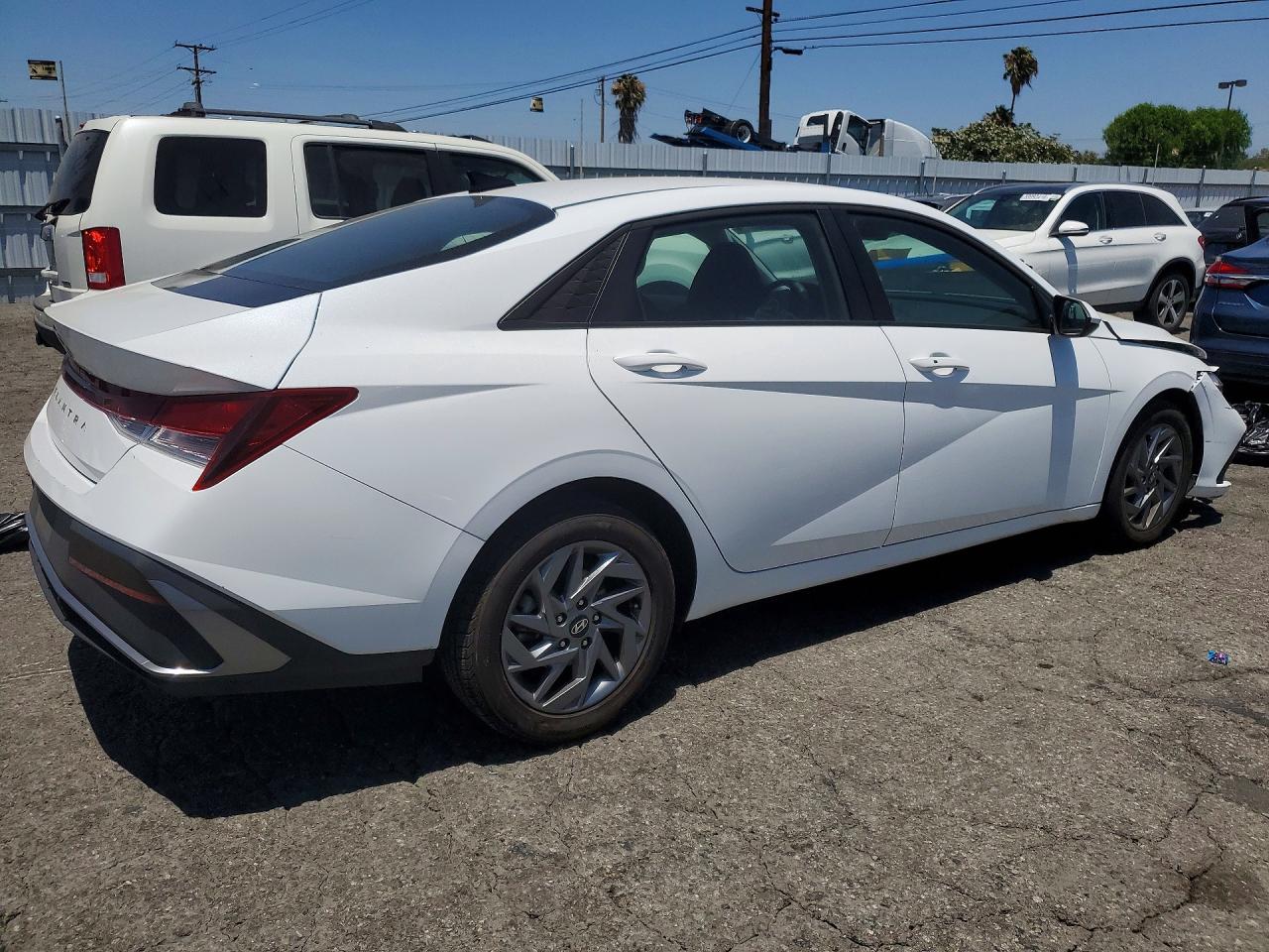2024 HYUNDAI ELANTRA