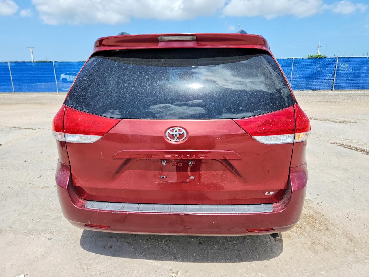 2014 TOYOTA SIENNA