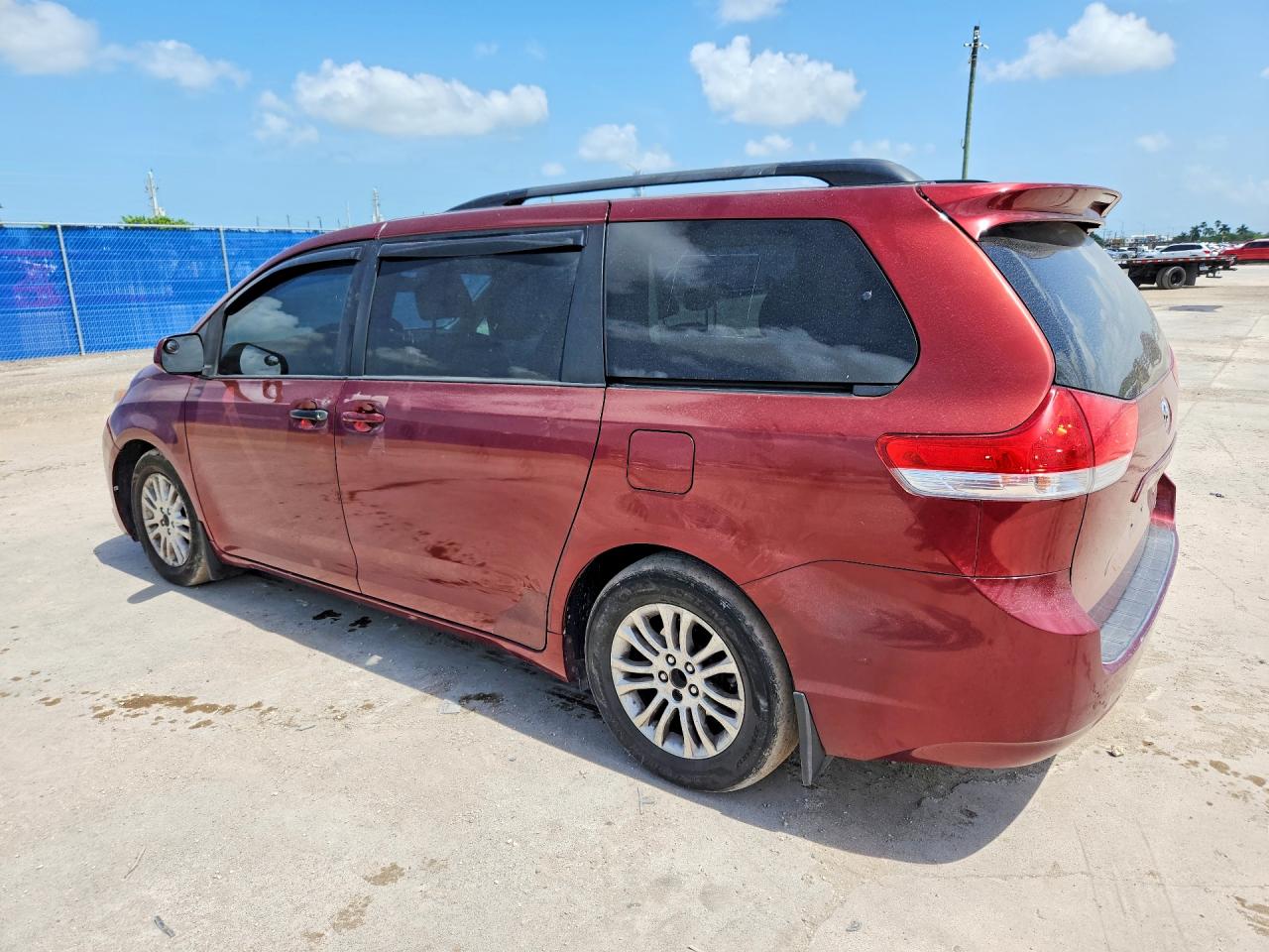 2014 TOYOTA SIENNA