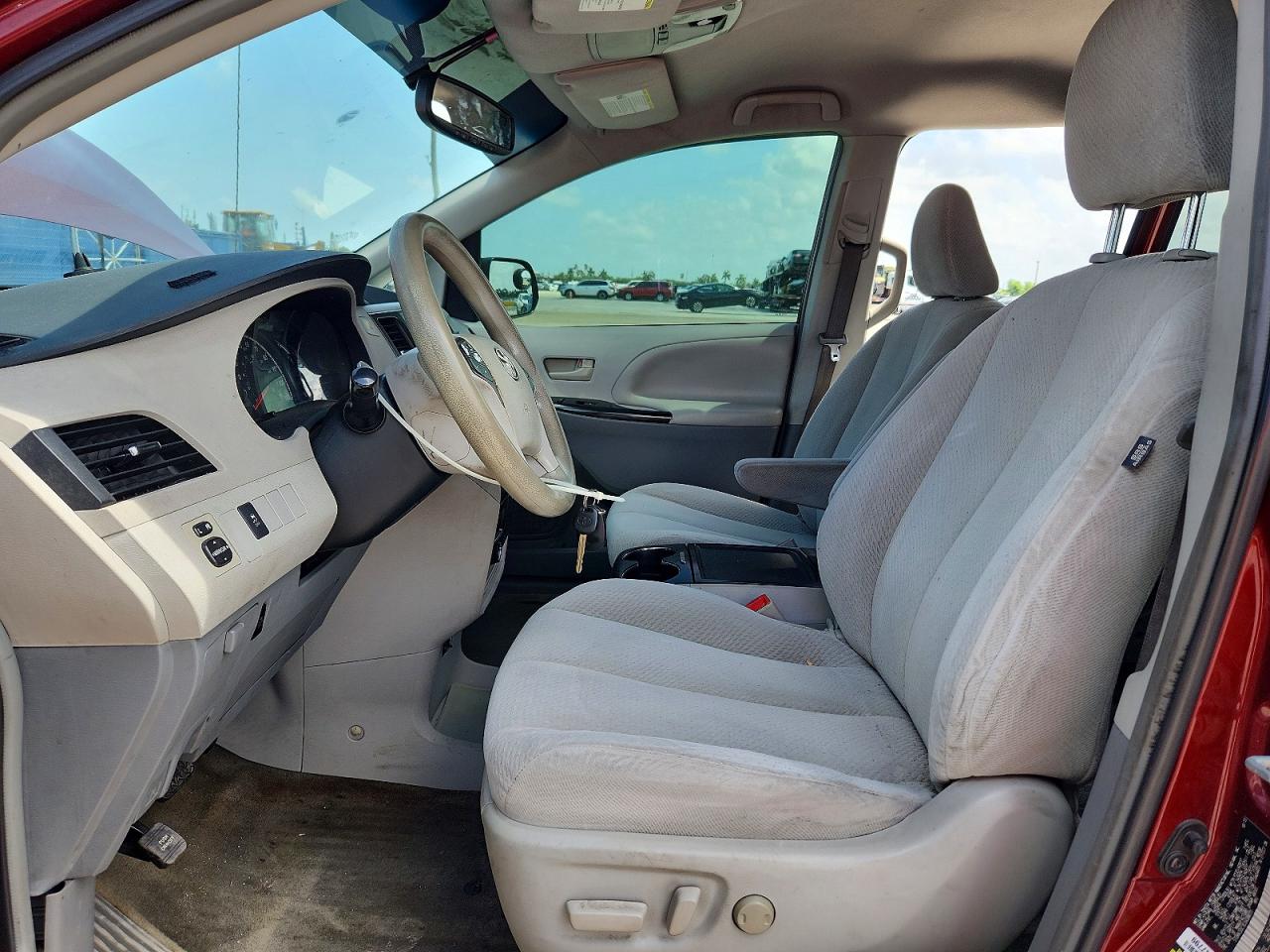 2014 TOYOTA SIENNA