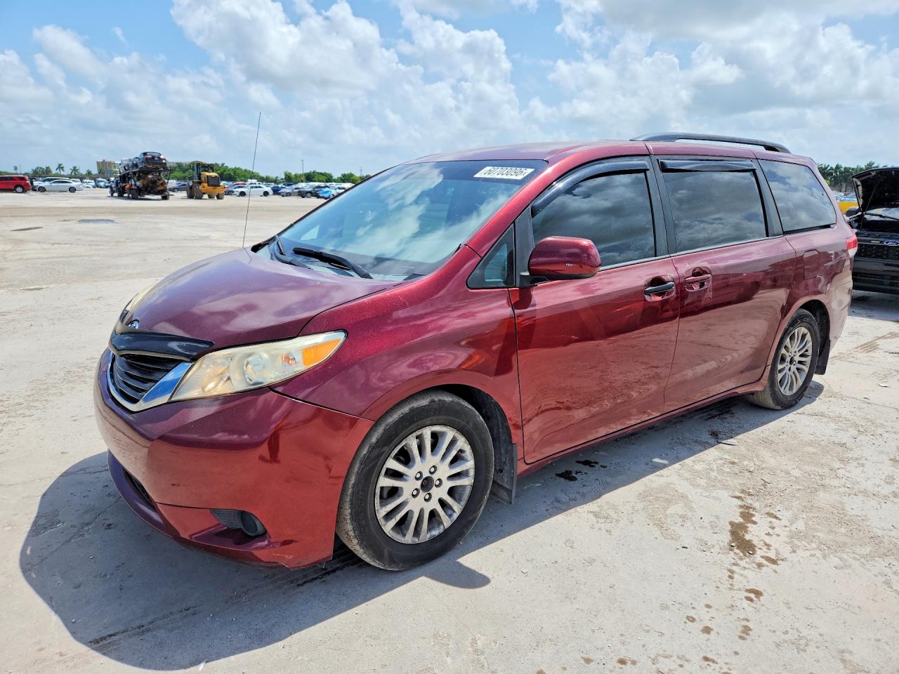 2014 TOYOTA SIENNA