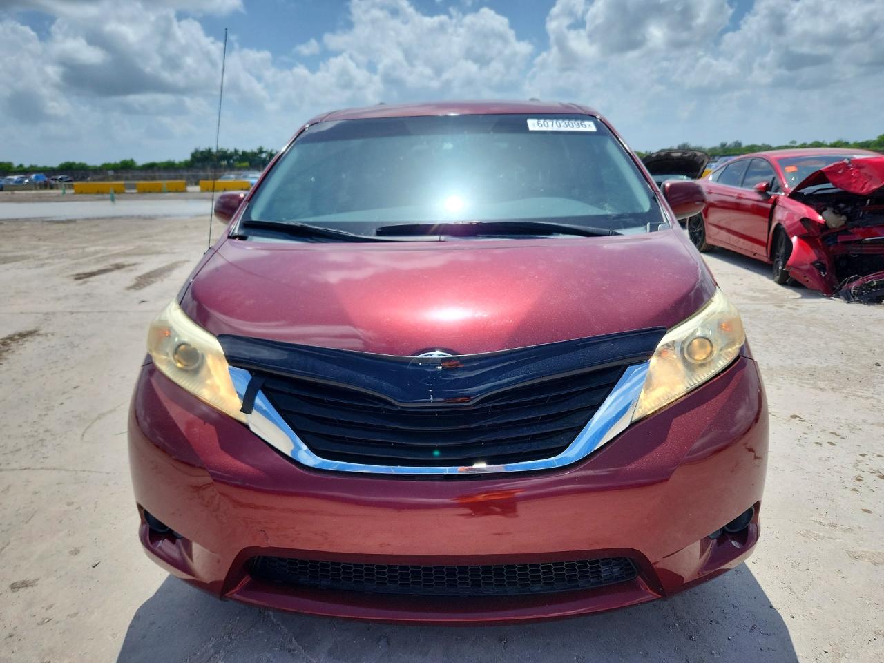 2014 TOYOTA SIENNA