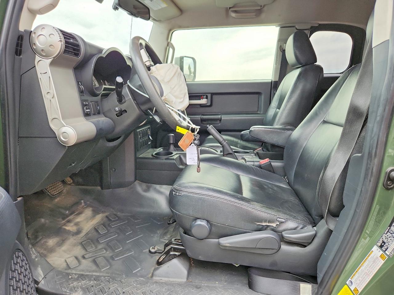 2012 TOYOTA FJ CRUISER