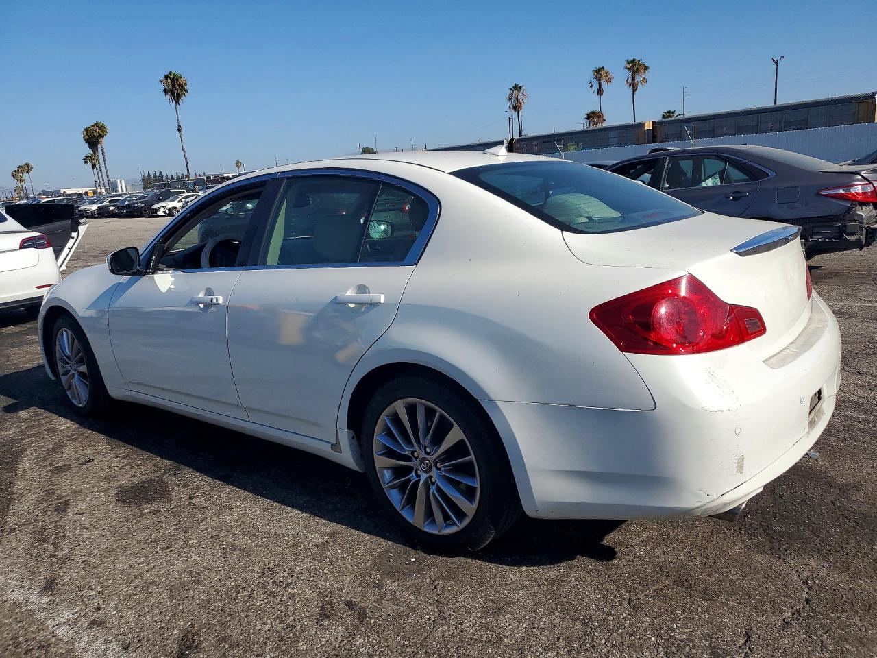 2013 INFINITI G37