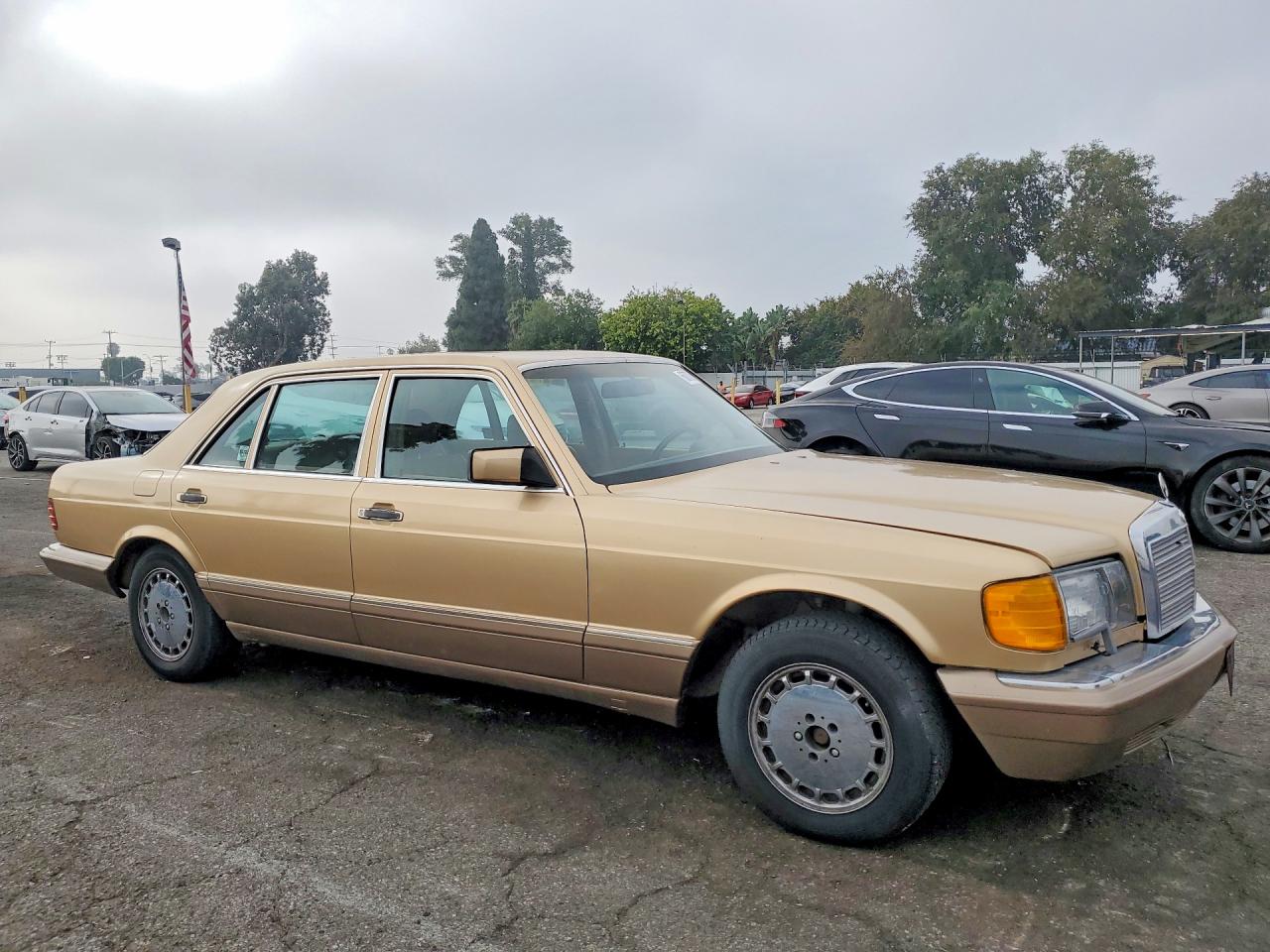 1986 MERCEDES-BENZ 560-CLASS