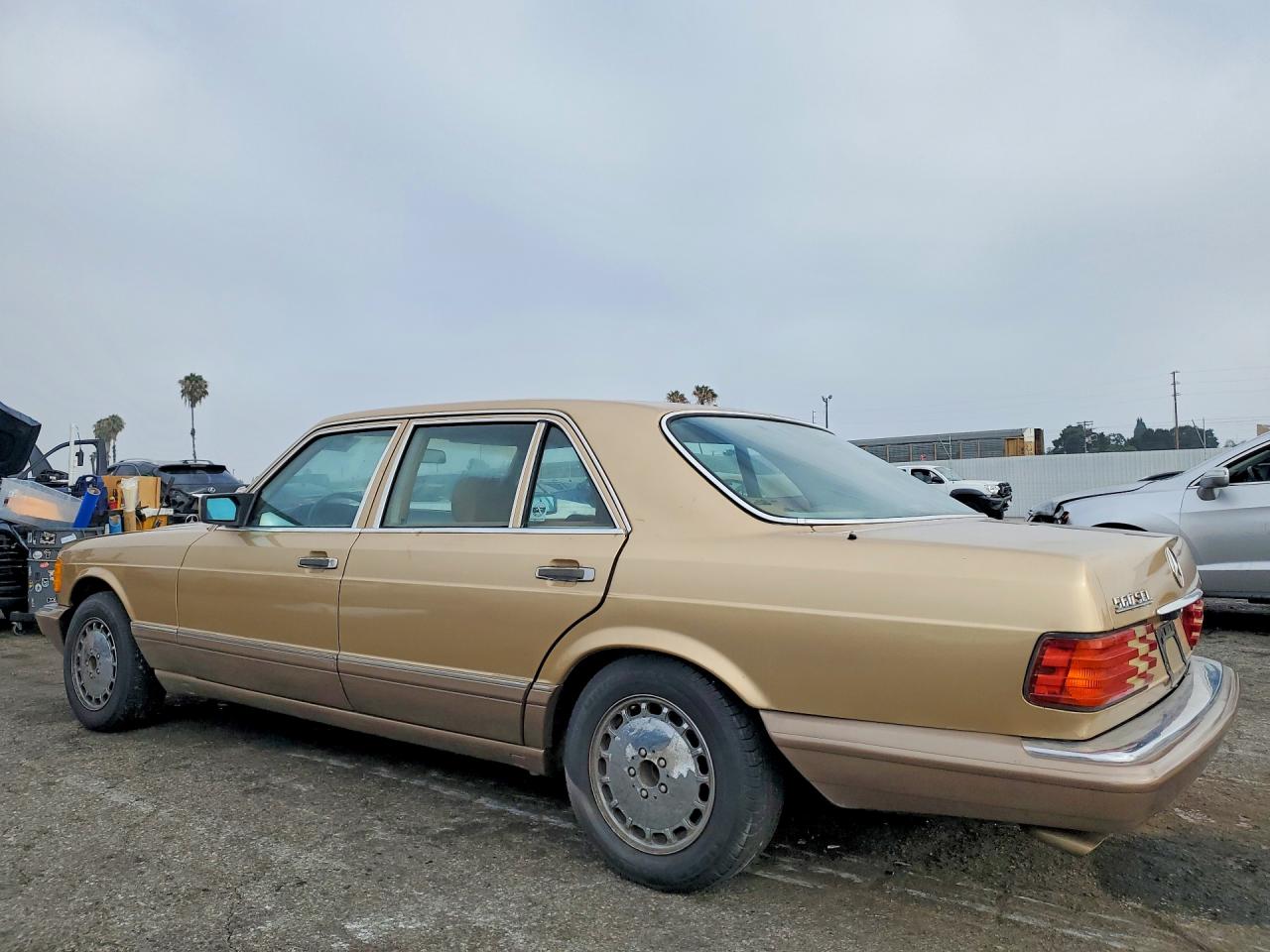 1986 MERCEDES-BENZ 560-CLASS