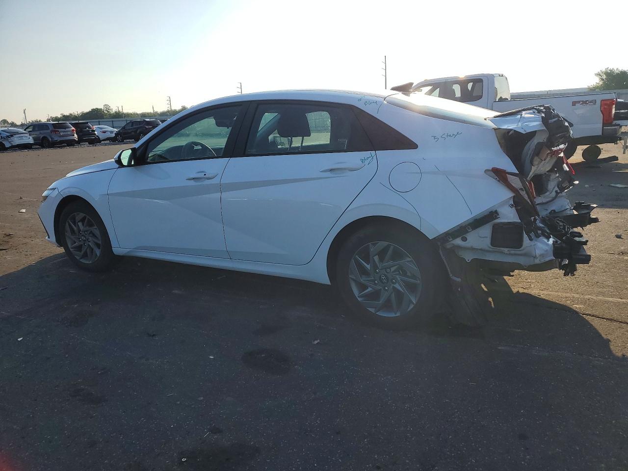 2024 HYUNDAI ELANTRA
