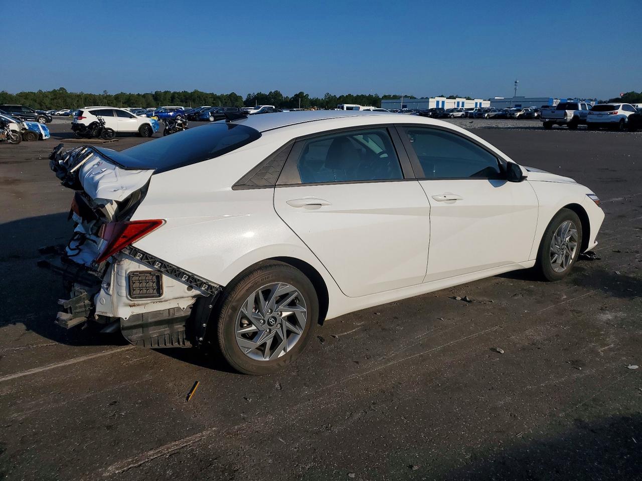 2024 HYUNDAI ELANTRA