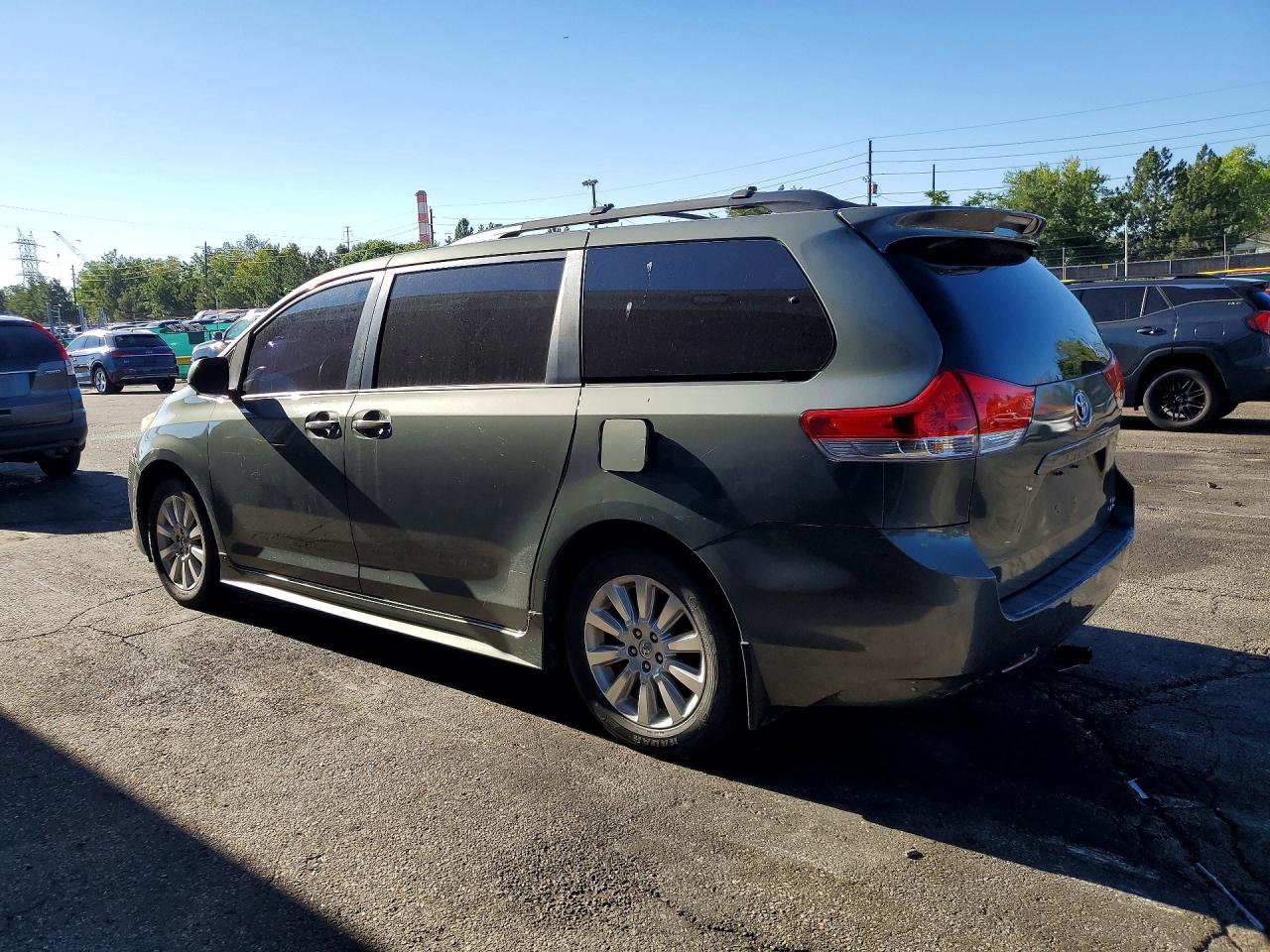 2014 TOYOTA SIENNA