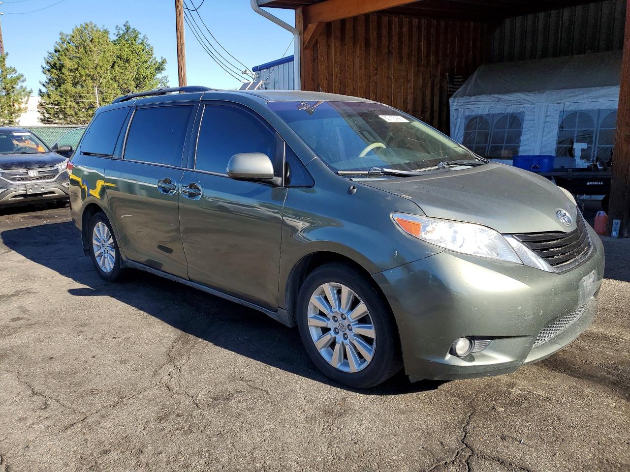 2014 TOYOTA SIENNA