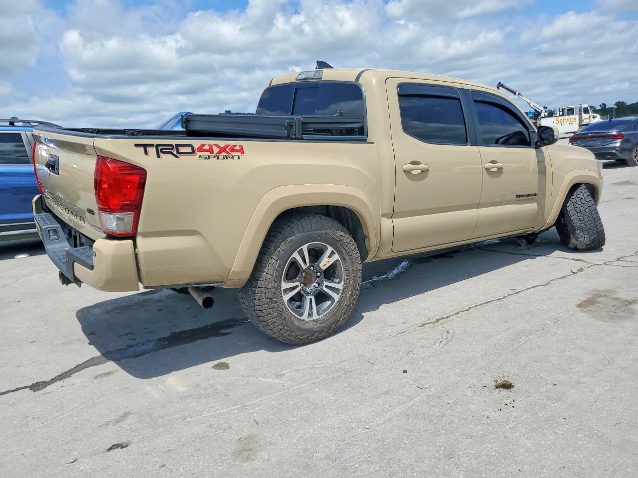 2017 TOYOTA TACOMA