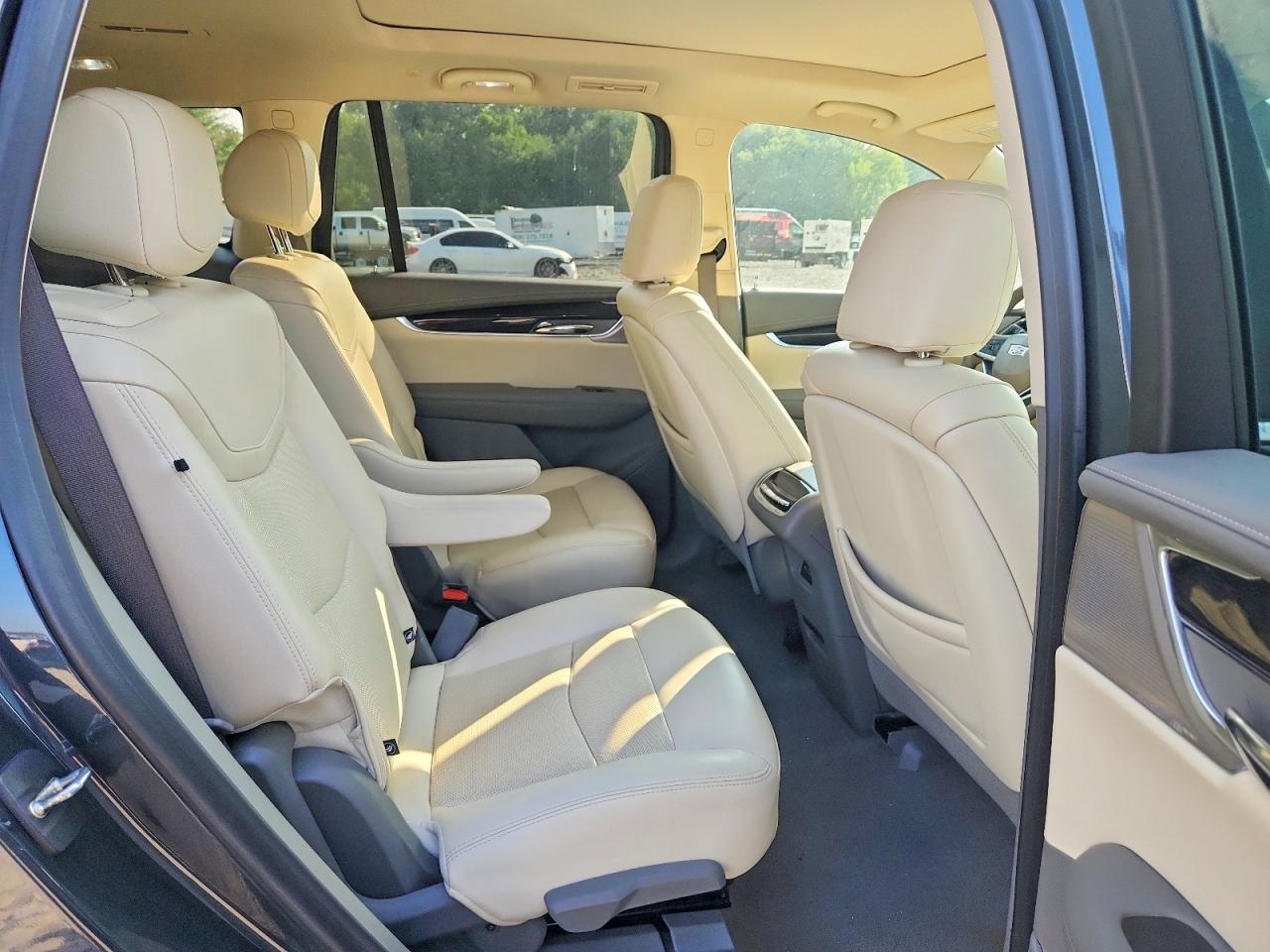 2021 CADILLAC XT6