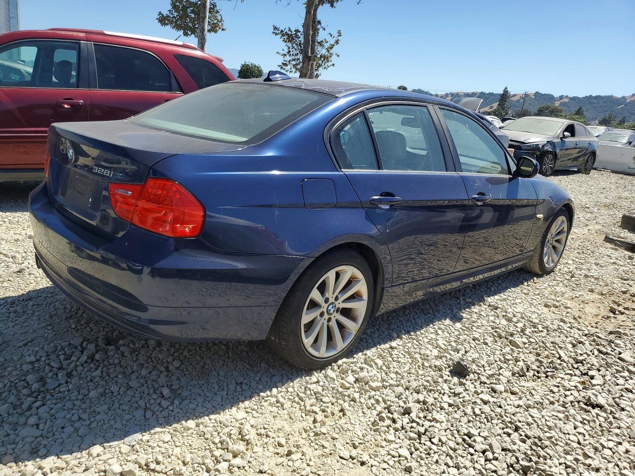 2011 BMW 3 SERIES