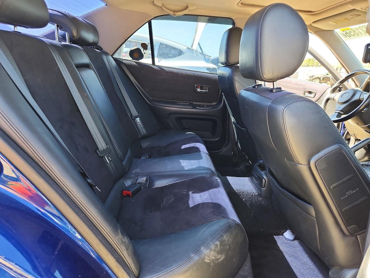 2001 LEXUS IS