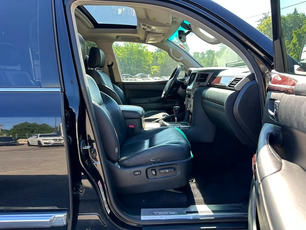 2015 LEXUS LX570