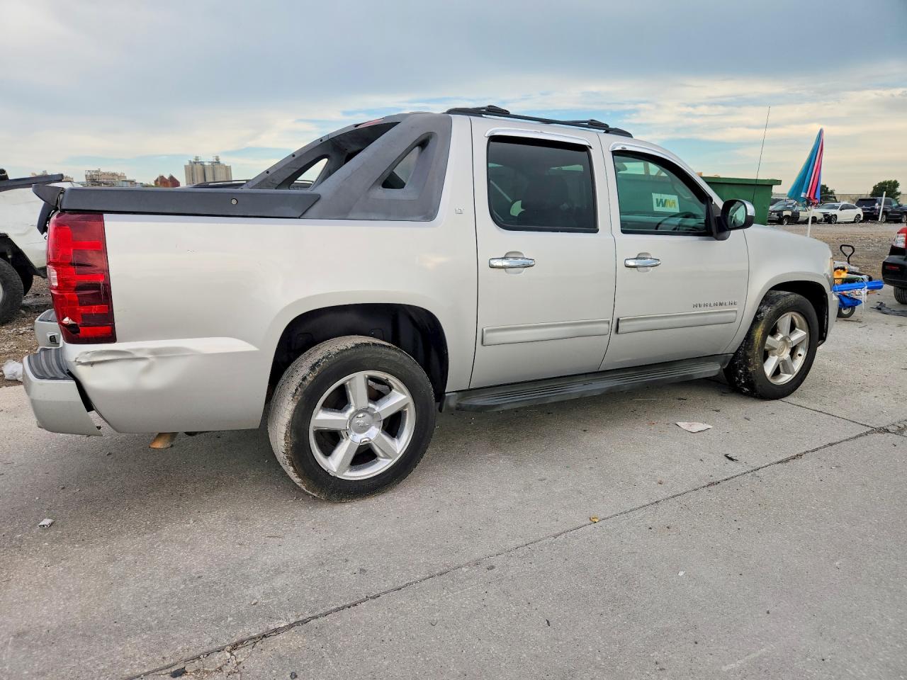 2011 CHEVROLET AVALANCHE