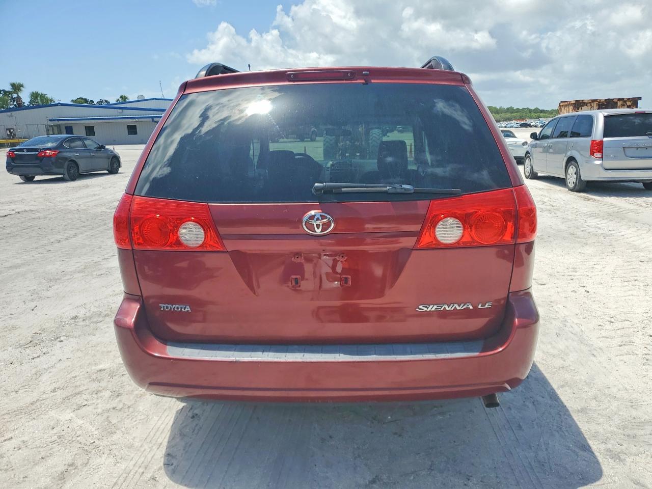 2010 TOYOTA SIENNA