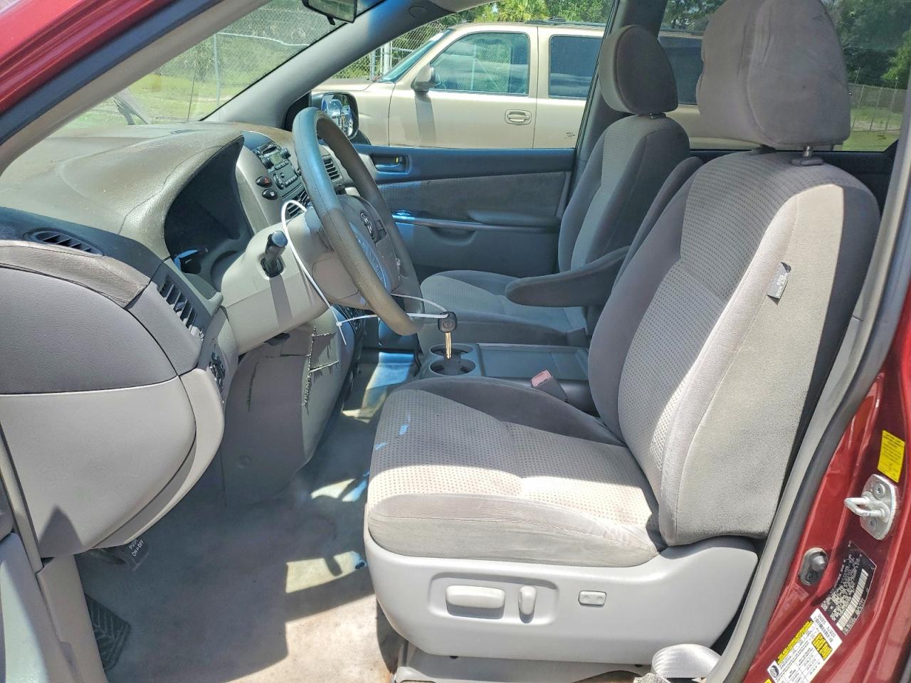 2010 TOYOTA SIENNA