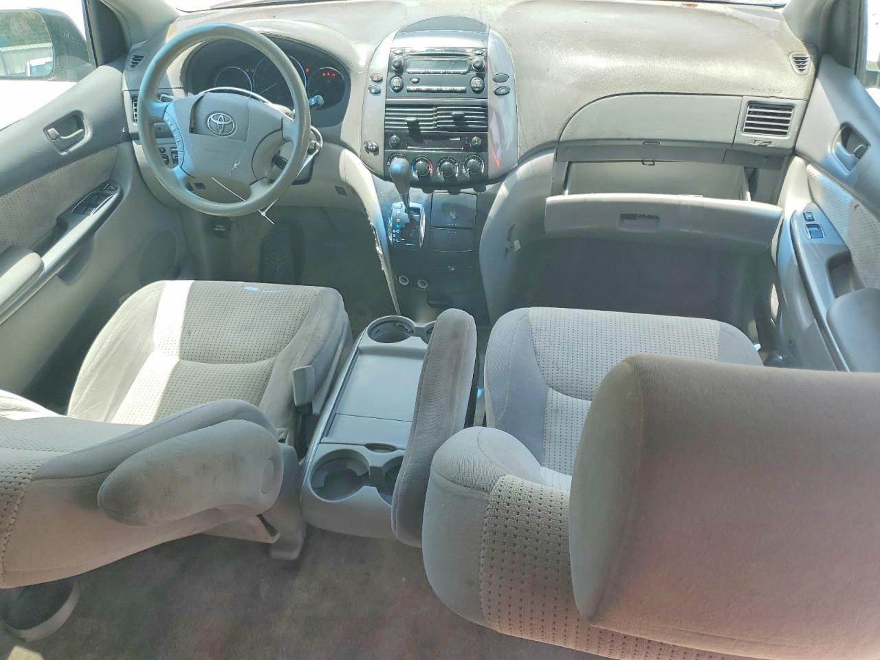 2010 TOYOTA SIENNA